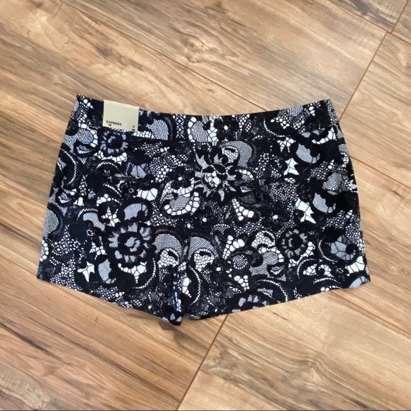 Express Shorts - Picture 2 of 4